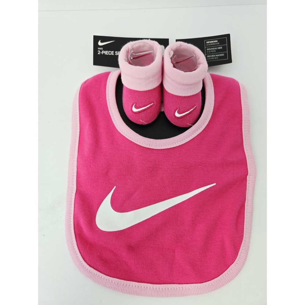 Nike Newborn 0-6 Months pink white 2 piece set socks bib booties